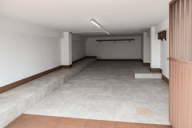 Local comercial en Alquiler en Calle Aviche en Monte