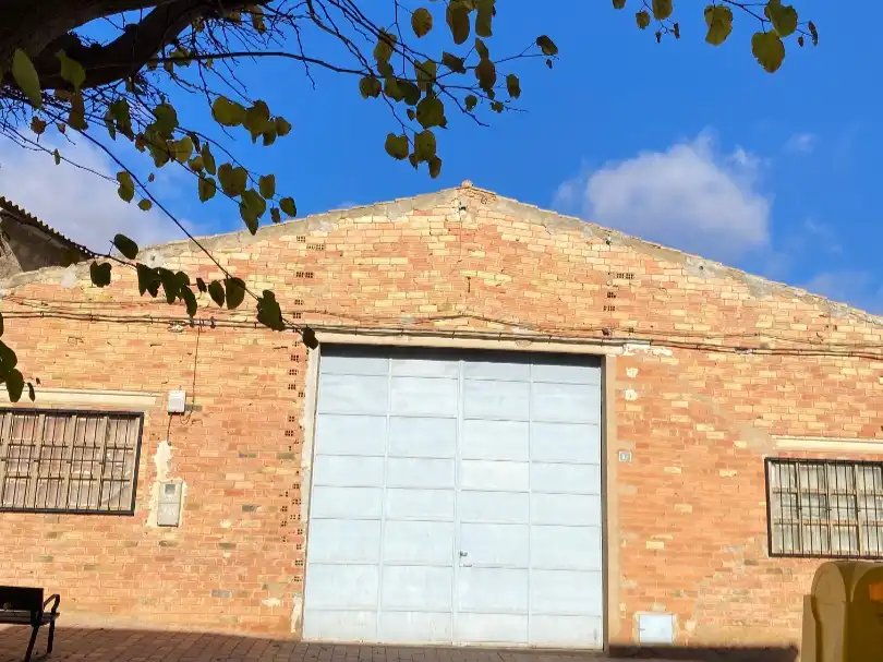 Industriegebäude zum Verkauf in Calle Santa Ana 64