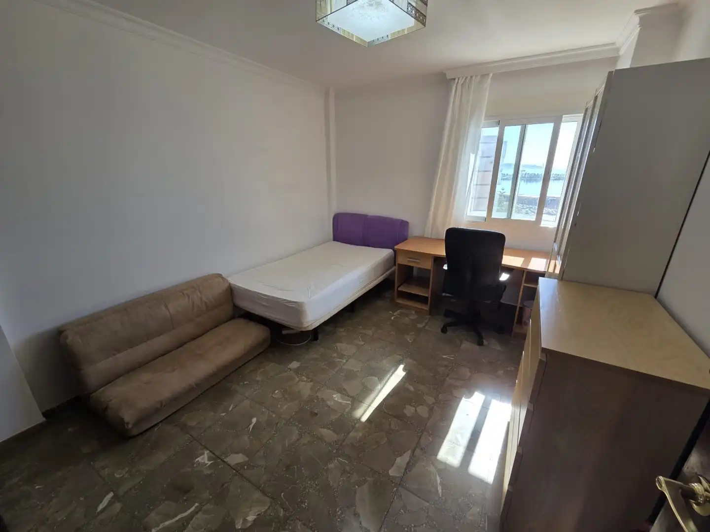 Habitación de Piso de alquiler en Málaga con Aire acondicionado y Amueblado