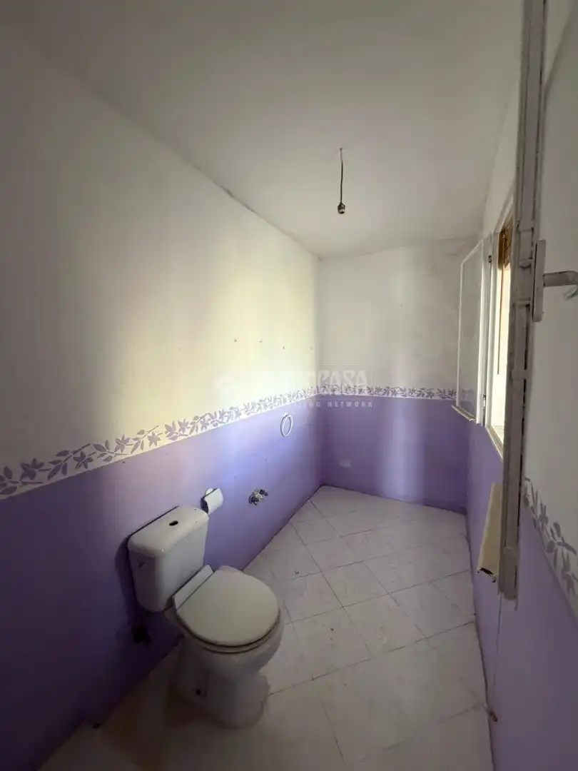 Bathroom of Houses for sale in Sevilla  with Terrace and Balcony
