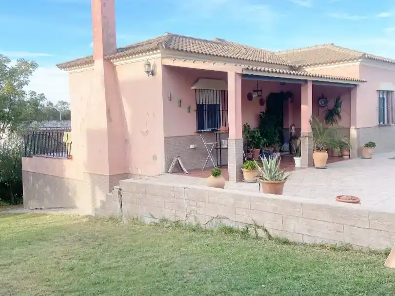 Vista exterior de Pis en venda en Castilblanco de los Arroyos amb Aire condicionat i Jardí privat
