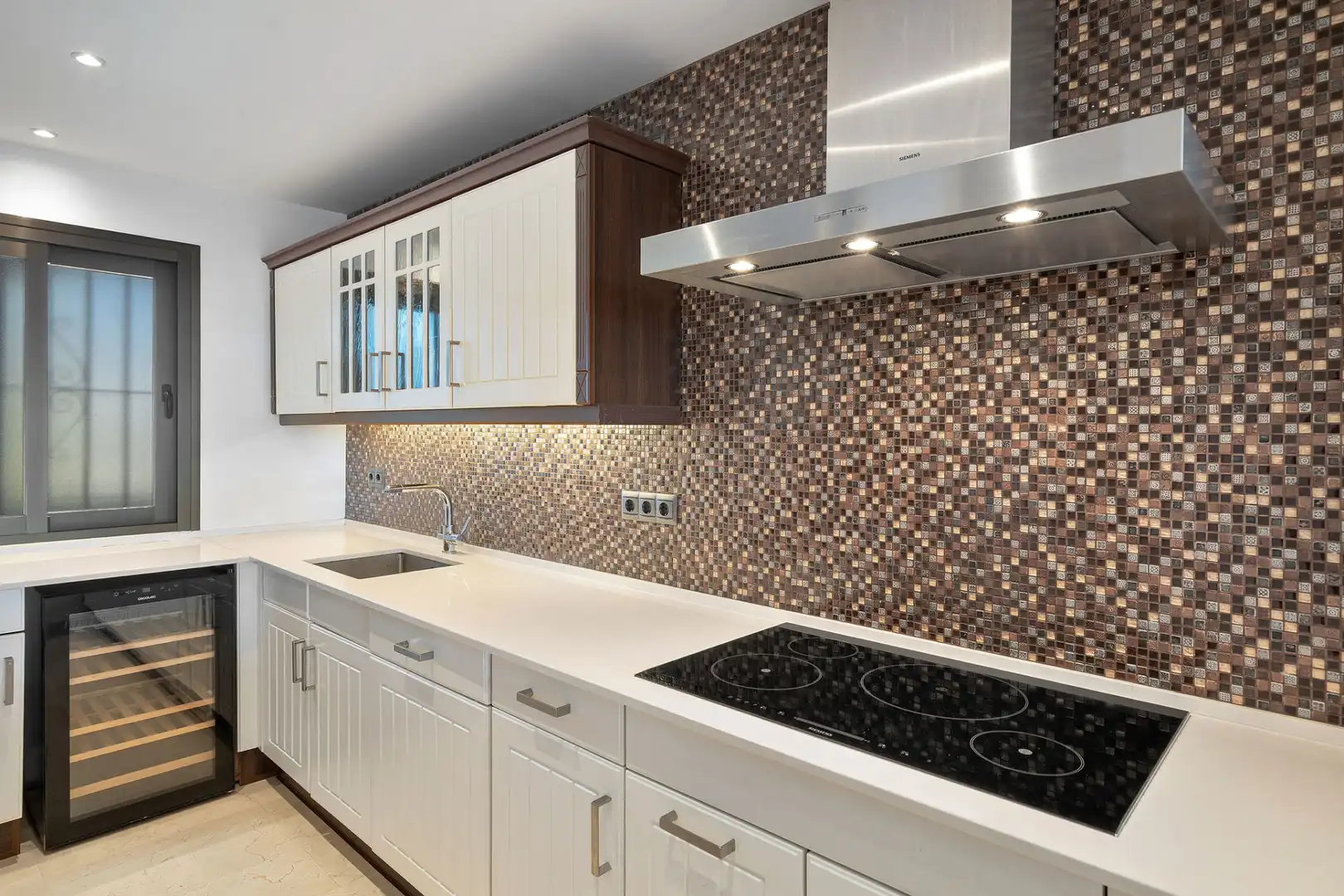 Cuina de Apartament en venda en Marbella amb Aire condicionat, Terrassa i Piscina