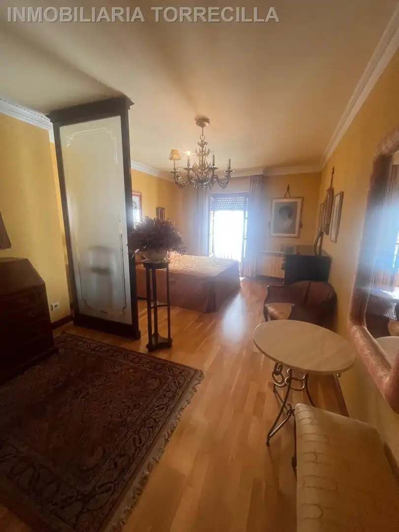 Schlafzimmer von Wohnung zur Miete in Valladolid mit Parkett, Möbliert und Balkon