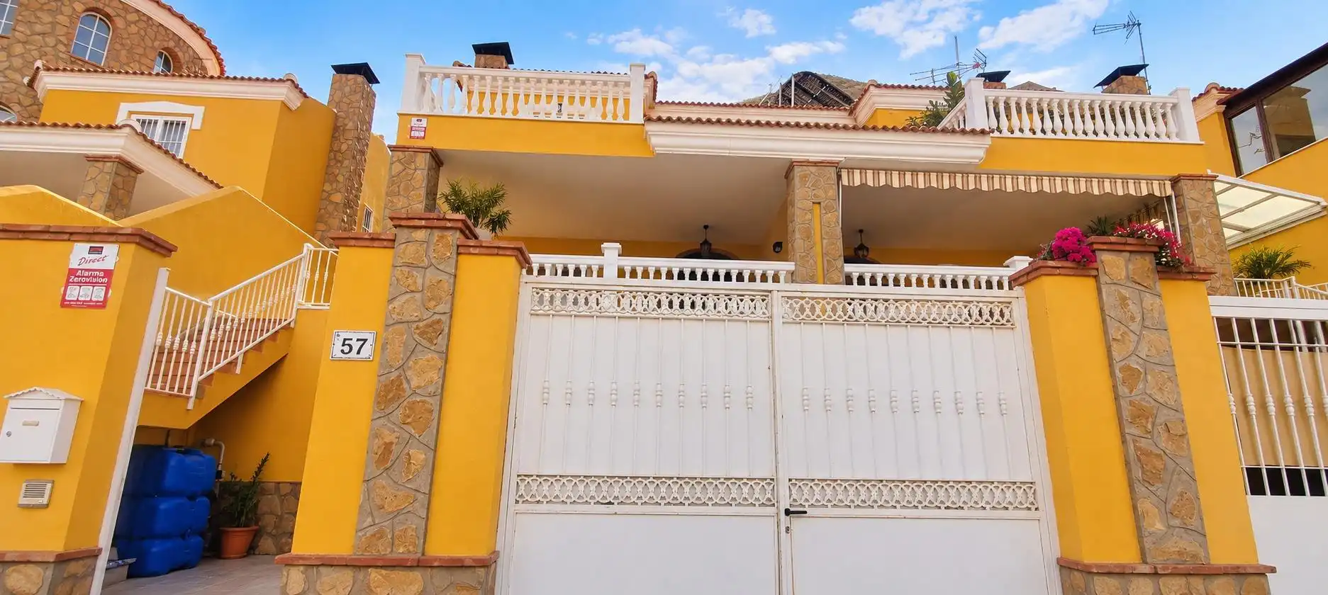 Vista exterior de Casa adosada en venta en La Envía