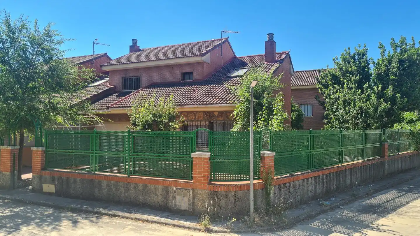 Exterior view of Houses for sale in La Adrada   with Private garden