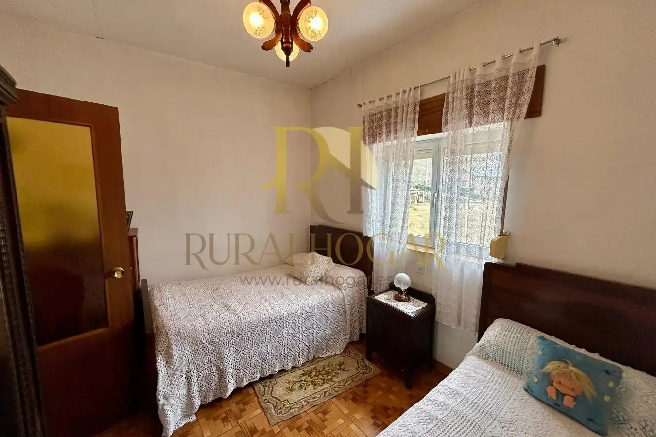 Habitación de Casa adosada en venta en Cabrillanes con Calefacción, Jardín privado y Amueblado