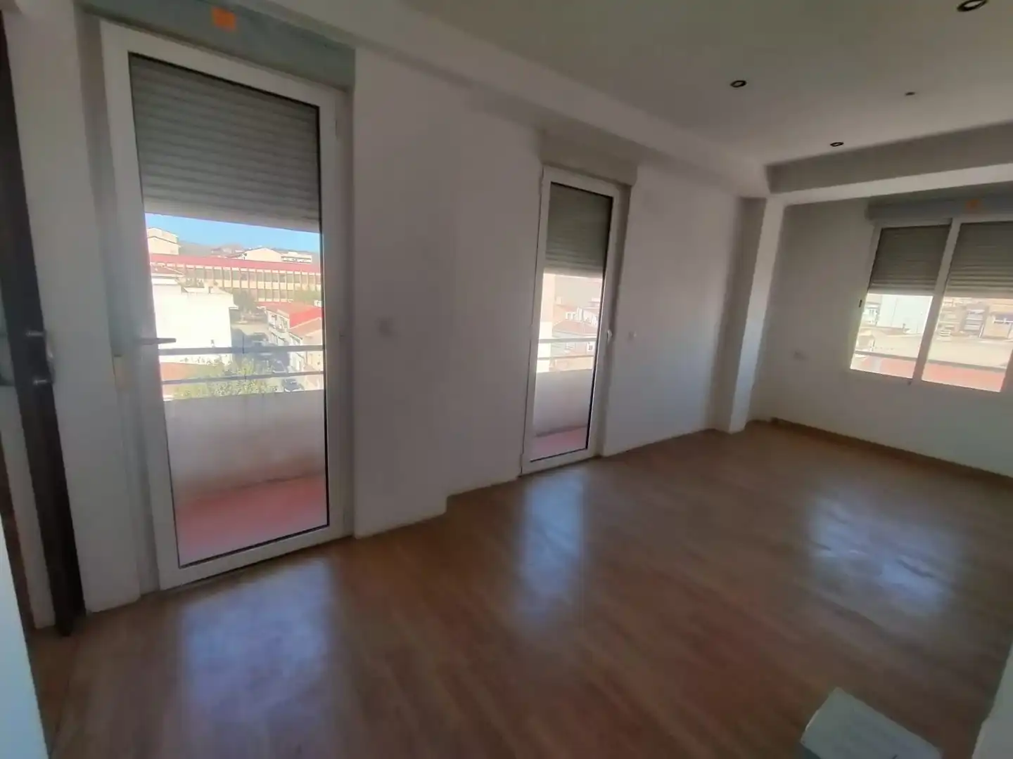Piso en venta en Elda con Balcón y Alarma