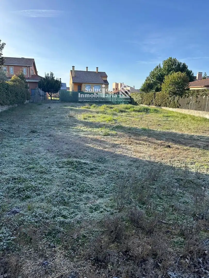 Residential land for sale in Villamayor, imagen 2