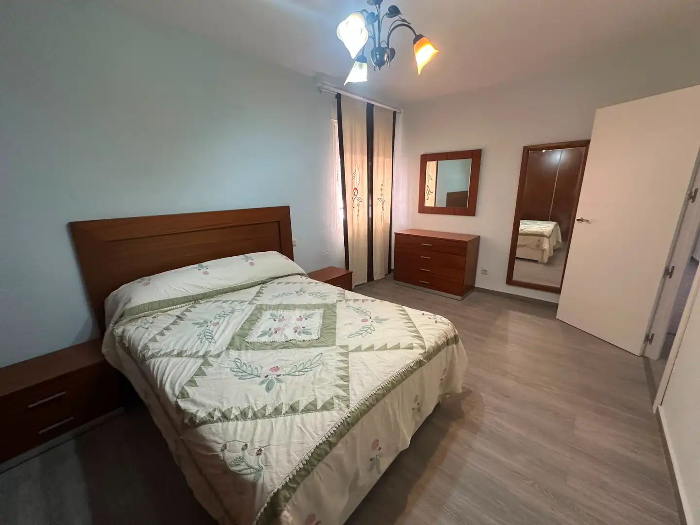 Dormitori de Pis en venda en Don Benito amb Aire condicionat, Parquet i Moblat