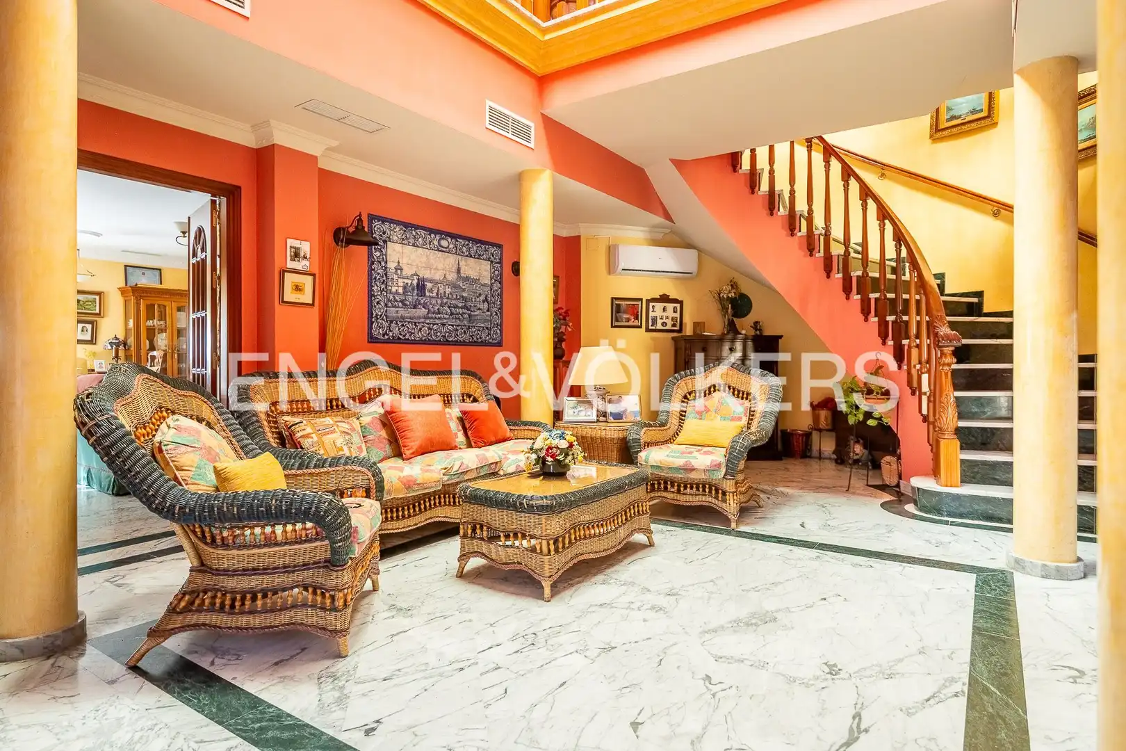 Houses for sale in Sevilla  with Air Conditioner, Heating and Private garden