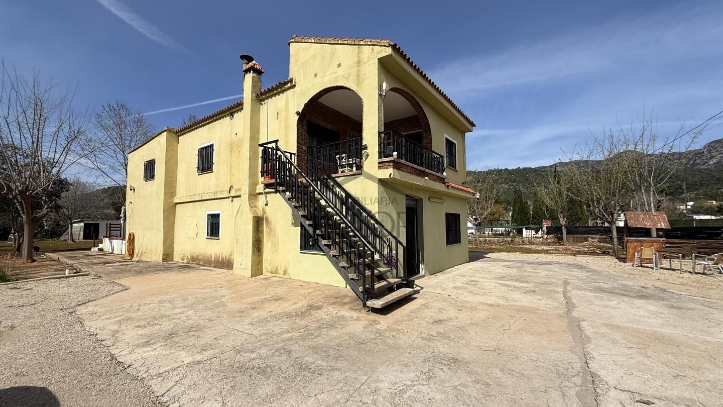 Vista exterior de Finca rústica en venda en Alzira amb Jardí privat, Terrassa i Traster