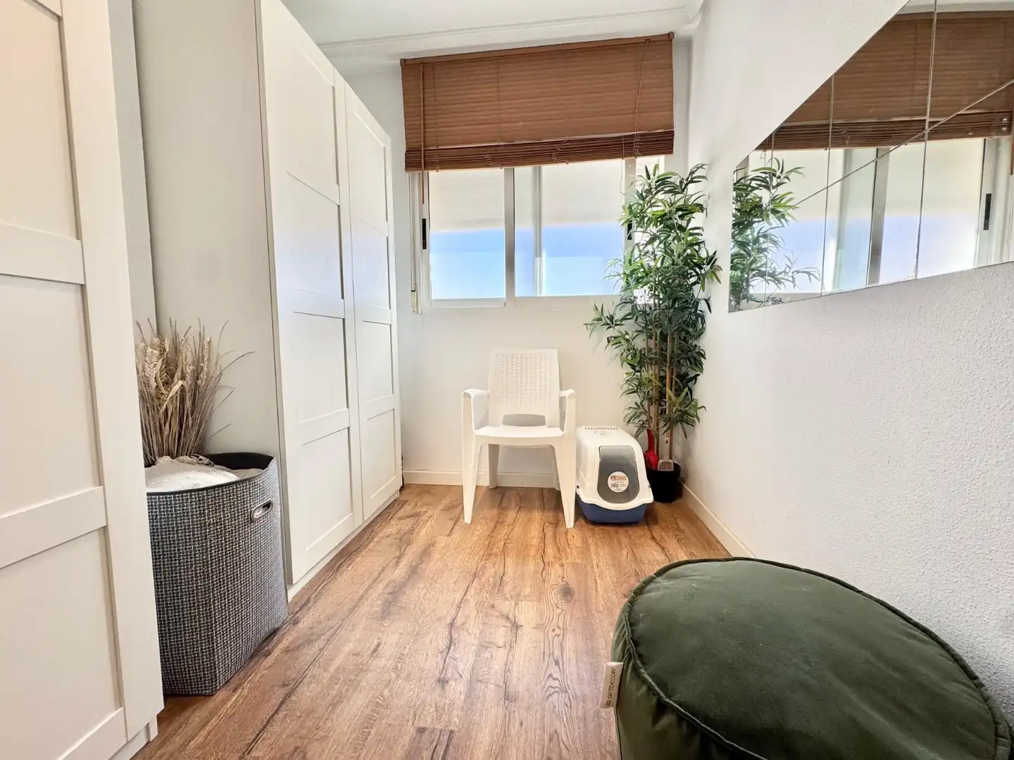 Dormitori de Apartament de lloguer en Torrevieja amb Aire condicionat, Piscina i Moblat