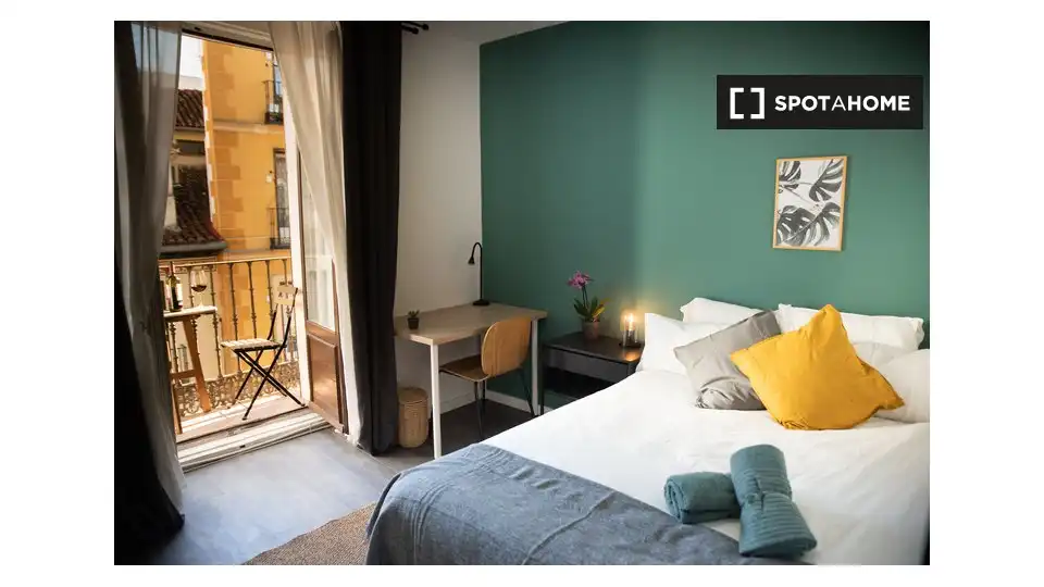 Bedroom of Flat for share in Centro