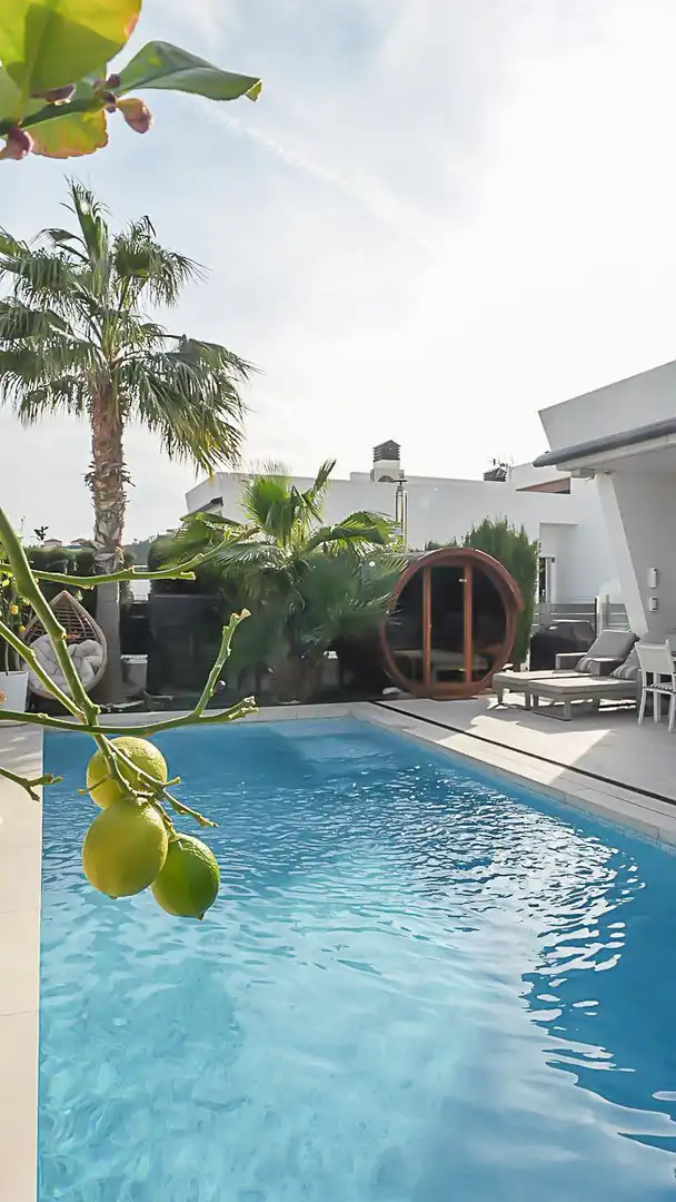Piscina de Casa o xalet de lloguer en Finestrat amb Aire condicionat, Calefacció i Jardí privat