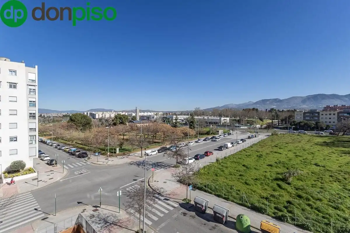 Exterior view of Flat for sale in Granada  with Air Conditioner, Terrace and Community pool