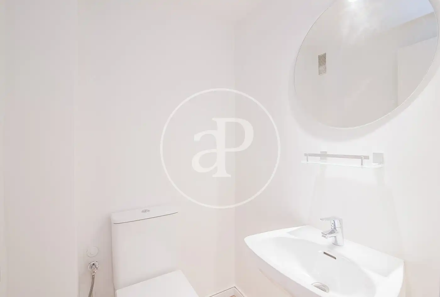 Baño de Piso de alquiler en Barcelona con Aire acondicionado, Calefacción y Terraza