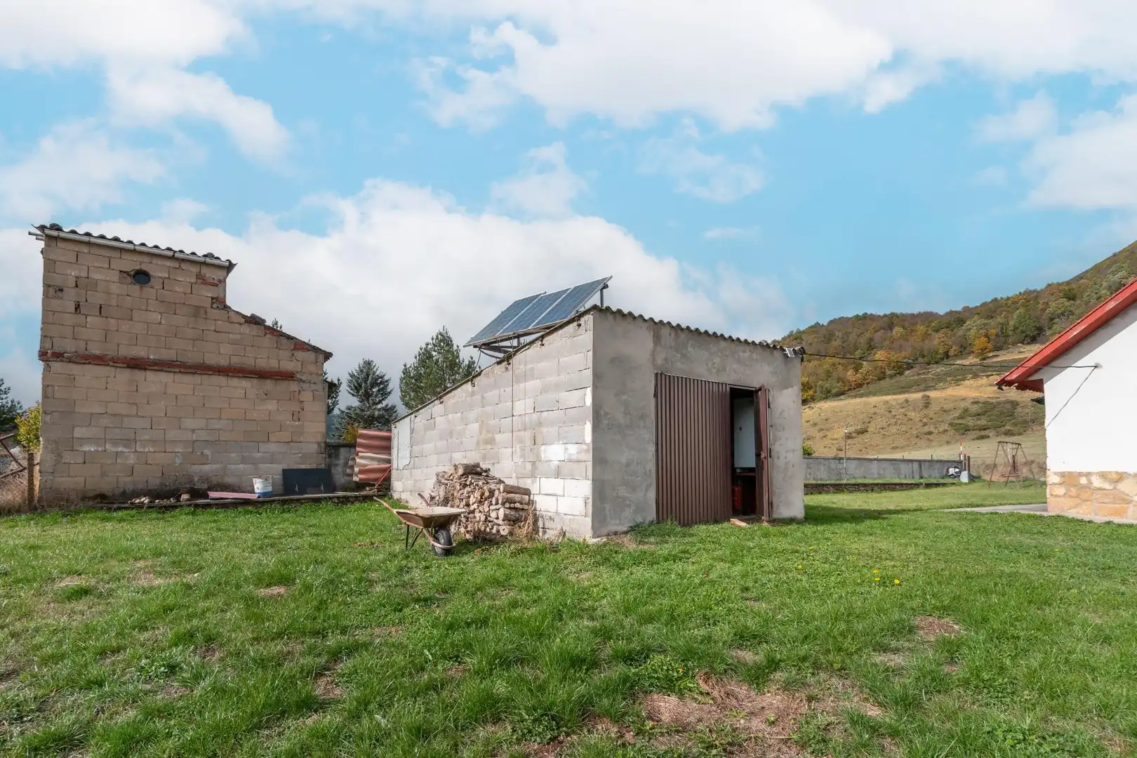 Vista exterior de Casa o chalet en venta en Burón con Jardín privado y Amueblado