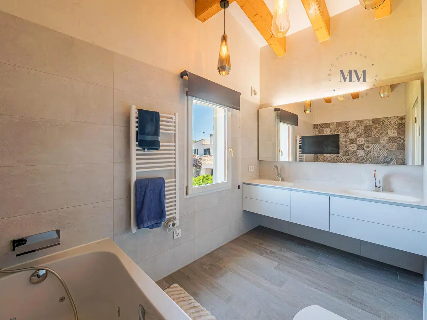 Bathroom of Houses for sale in Es Castell  with Air Conditioner, Private garden and Terrace