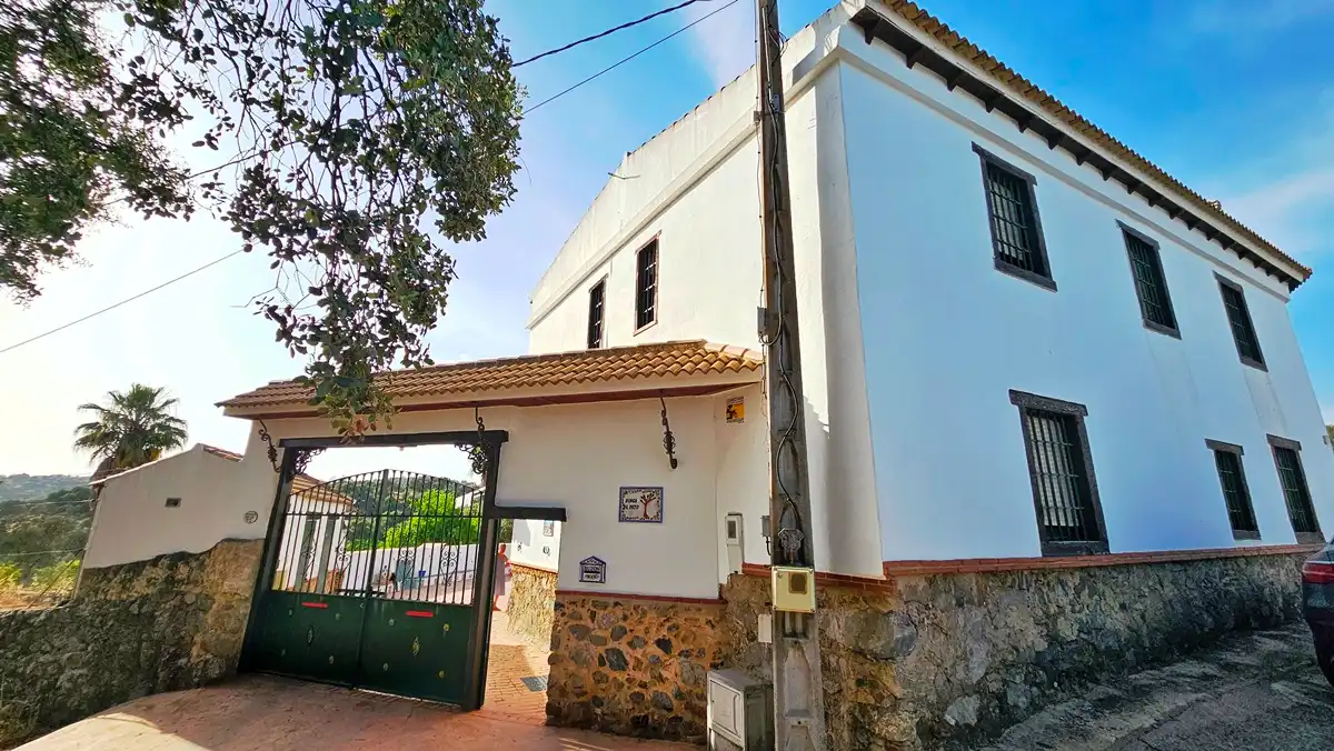 Vista exterior de Casa o chalet en venta en El Castillo de las Guardas con Aire acondicionado, Jardín privado y Terraza