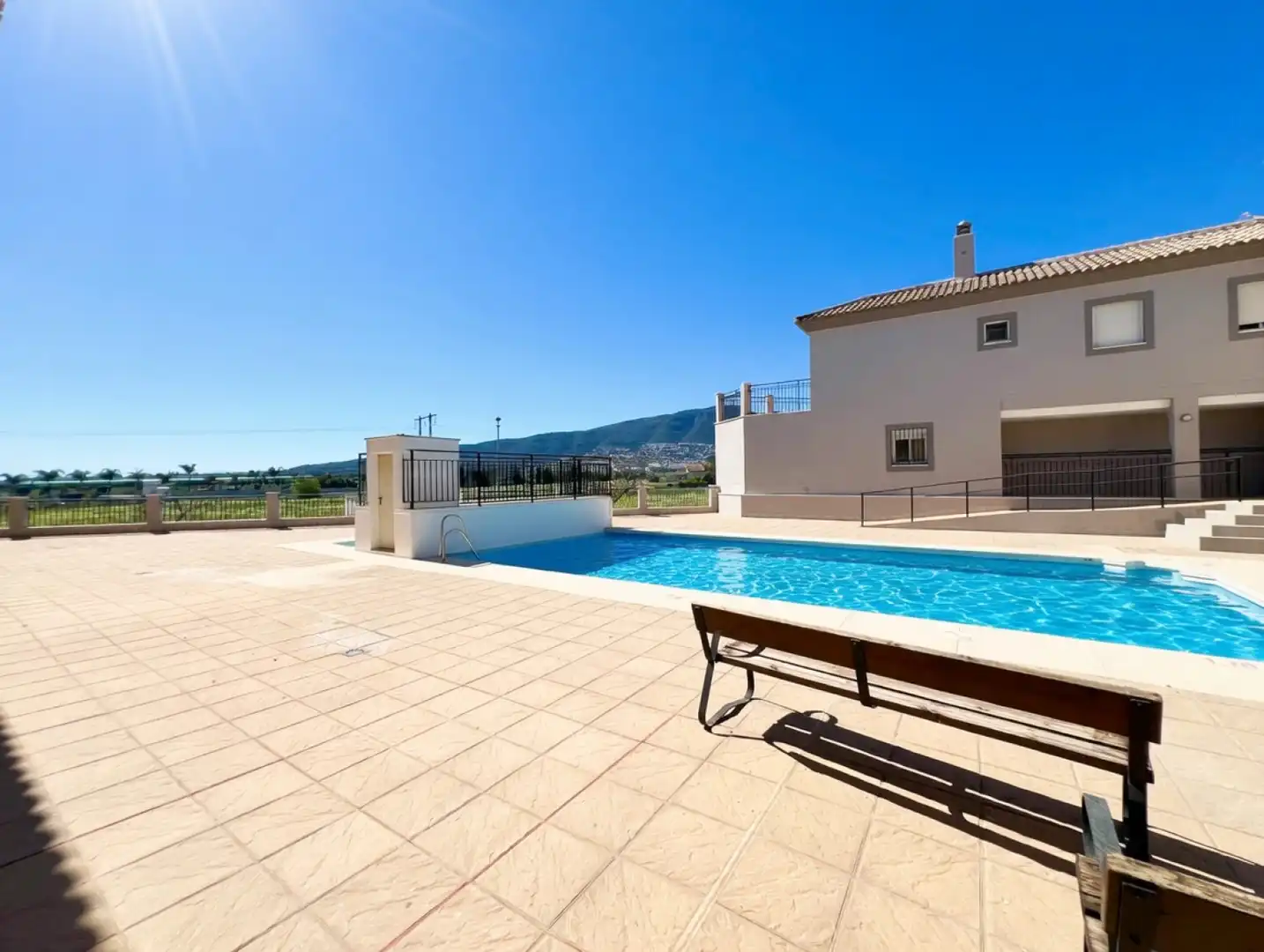 Schwimmbecken von Wohnung zum Verkauf in Málaga mit Klimaanlage, Privatgarten und Terrasse
