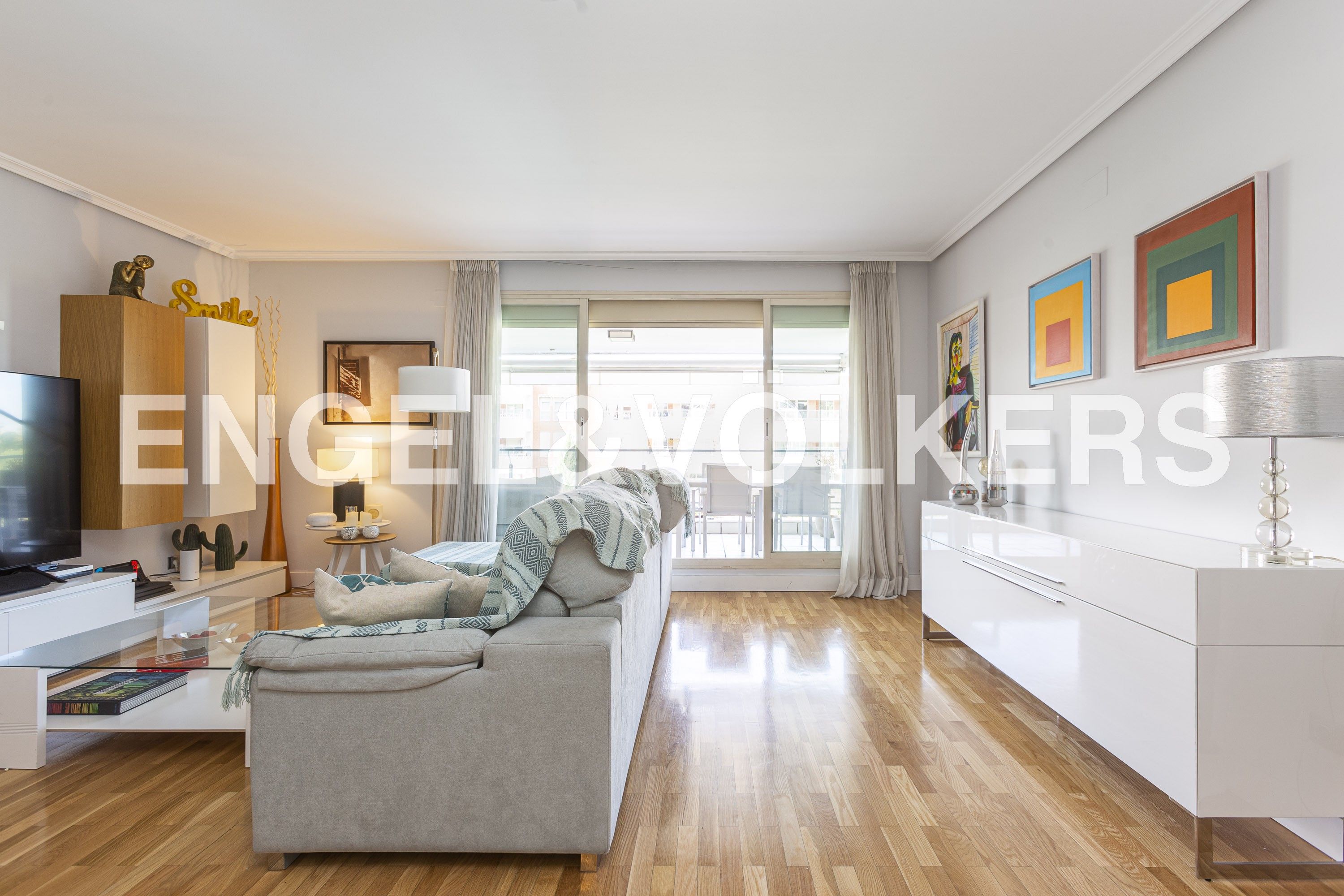 Sala de estar de Apartamento de alquiler en Pozuelo de Alarcón con Aire acondicionado, Calefacción y Jardín privado