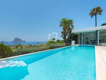 Xalet amb piscina en venda a Cala Vedella-Cala Tarida