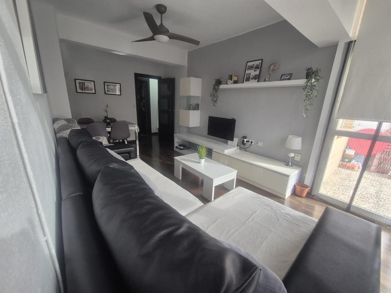 Living room of Flat for sale in Alicante / Alacant  with Terrace and Furnished
