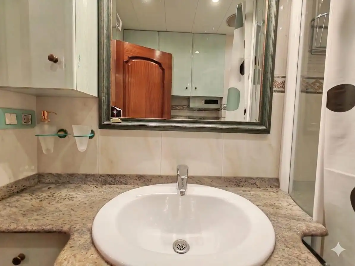 Baño de Apartamento en venta en Barcelona con Calefacción, Parquet y Balcón