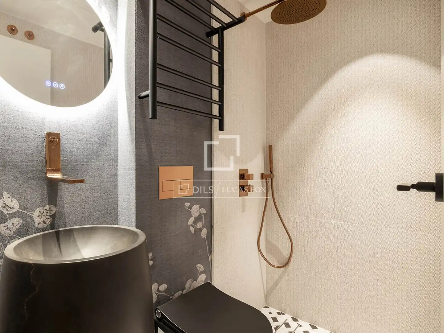 Bathroom of Flat for sale in Barcelona  with Air Conditioner, Heating and Parquet flooring