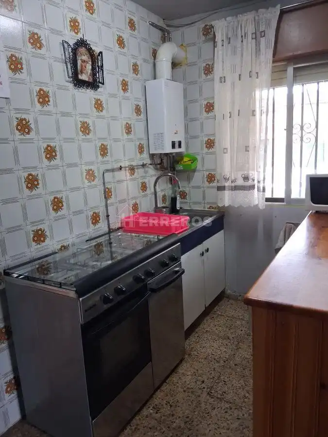 Cuina de Casa o xalet en venda en Ribafrecha amb Calefacció, Traster i Piscina