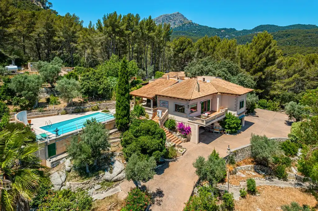 Casa rústica con piscina en venta en Puigpunyent