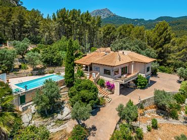 Casa rústica amb piscina en venda a Puigpunyent