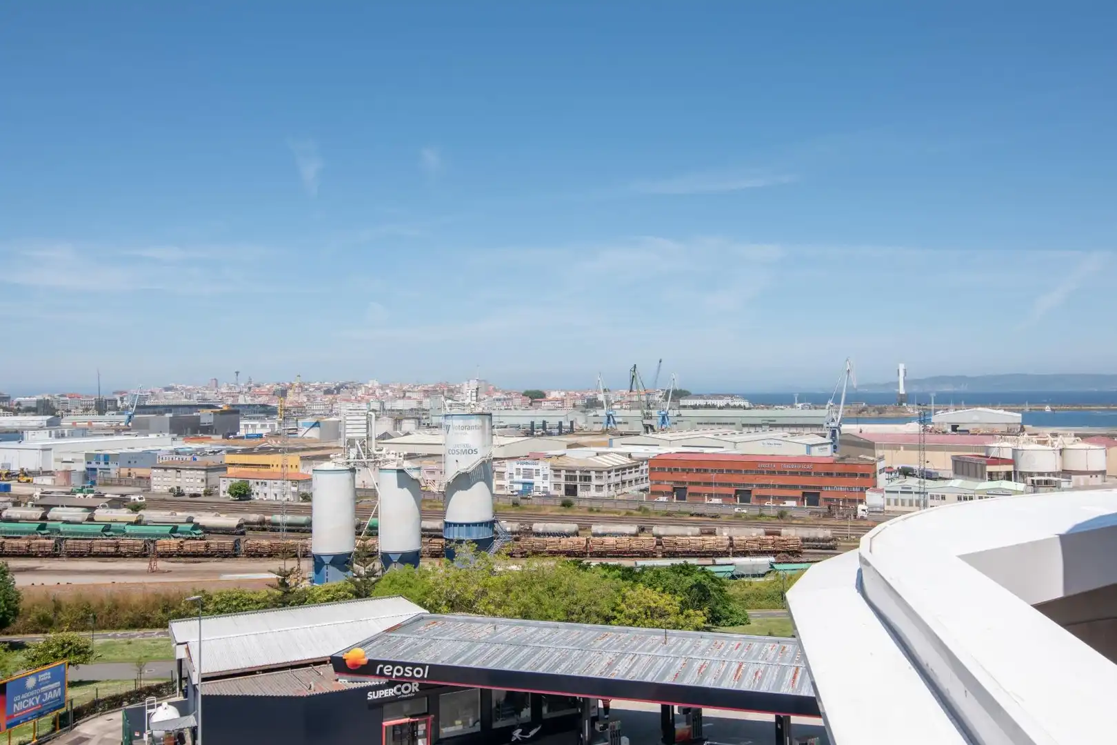 Vista exterior de Àtic en venda en A Coruña Capital  amb Calefacció