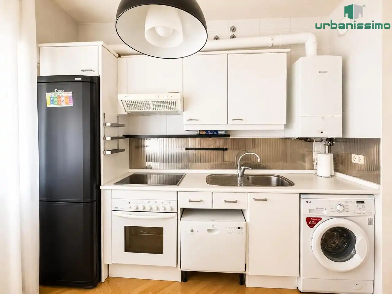 Cuina de Apartament en venda en Madrid amb Calefacció