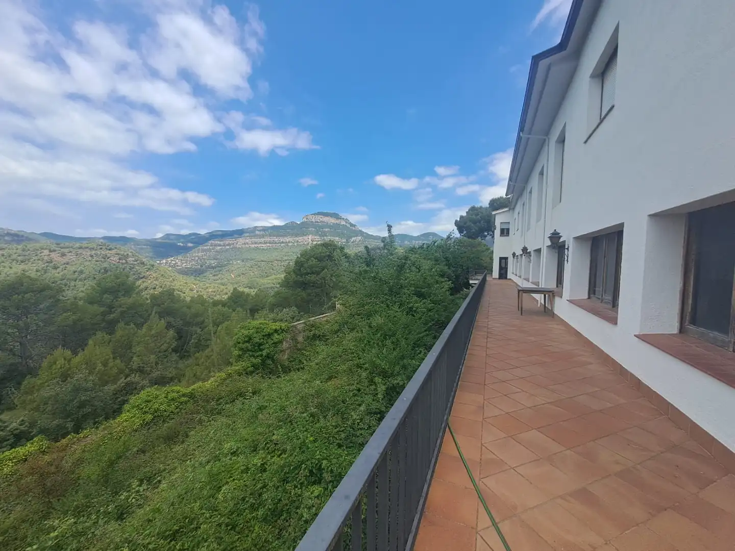 Außenansicht von Haus oder Chalet zum Verkauf in Sant Feliu de Codines mit Klimaanlage, Heizung und Privatgarten