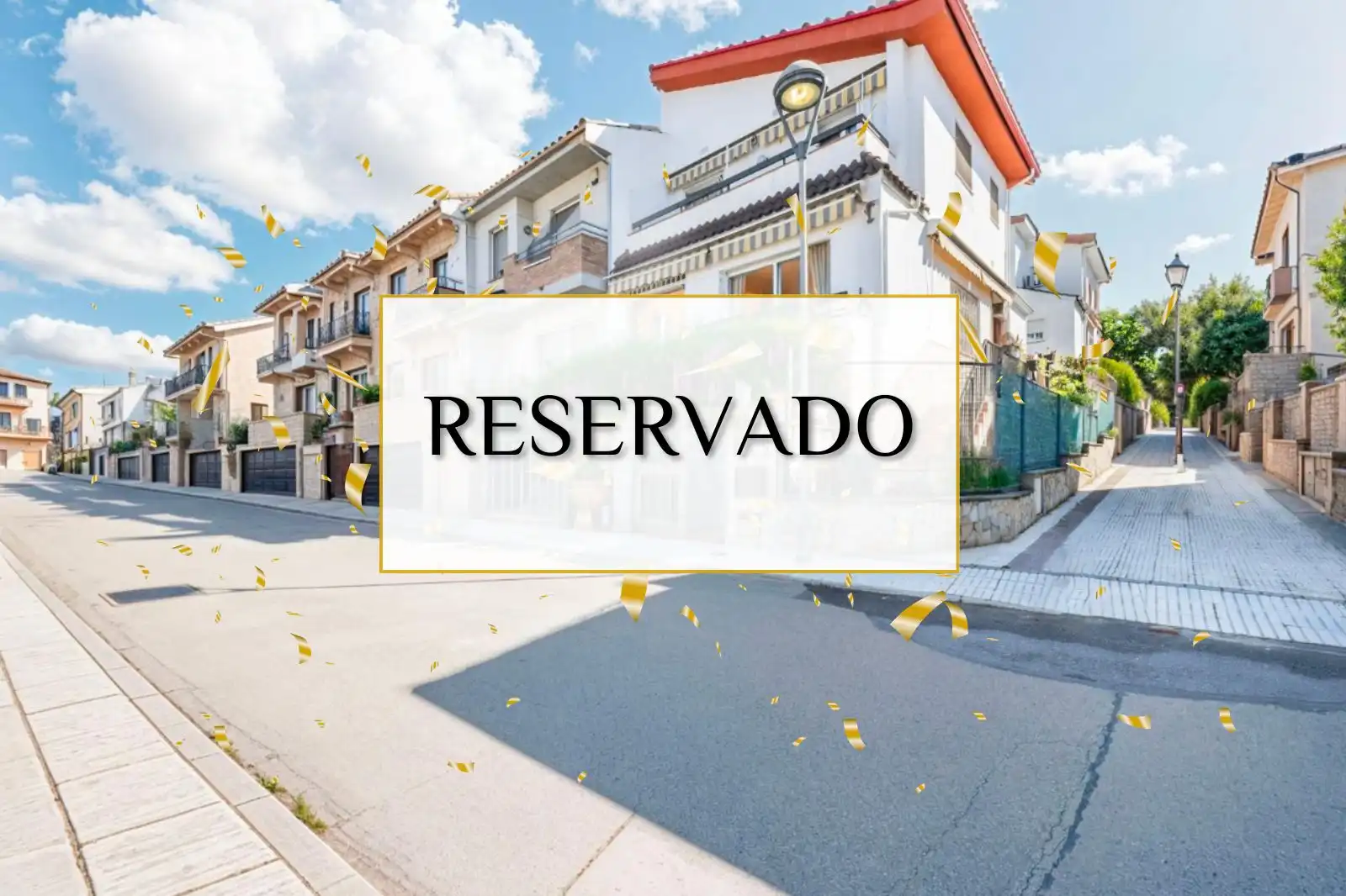 Casa pareada con terraza en venta en Passatge de Montserrat Roig