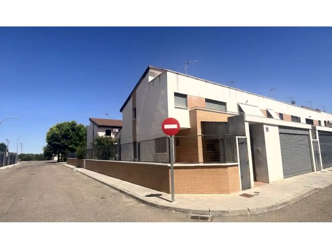 Vista exterior de Casa adosada en venda en Olías del Rey amb Calefacció, Jardí privat i Terrassa