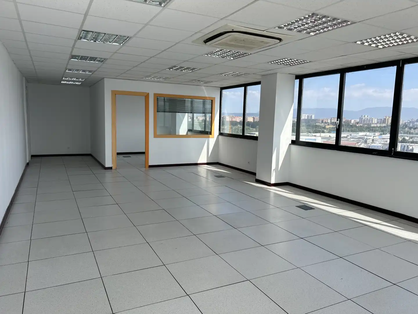 Office space with lift to rent in Polígono Parque Empresarial la Muga 6, imagen 14