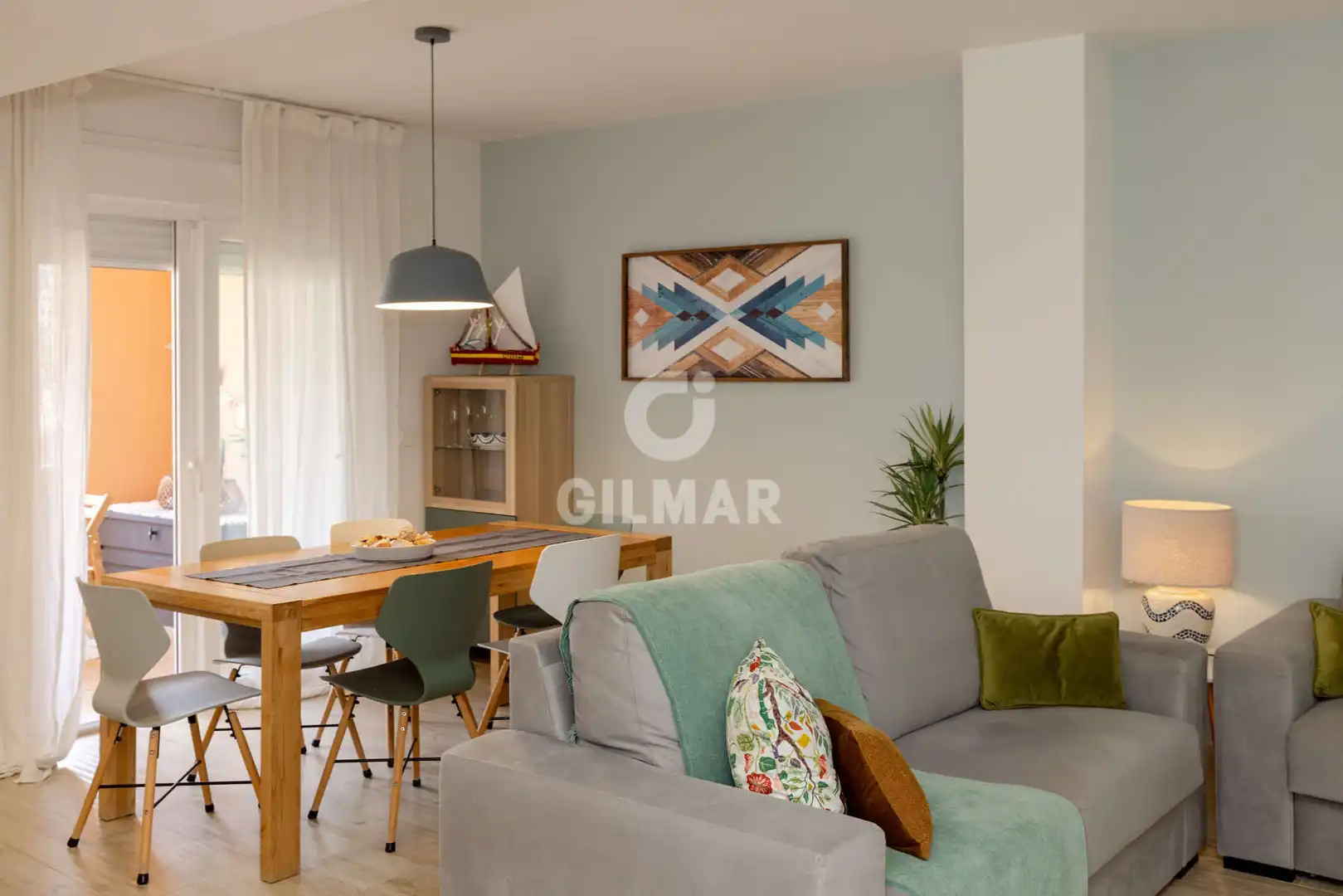 Sala d'estar de Apartament en venda en Estepona amb Calefacció, Jardí privat i Piscina