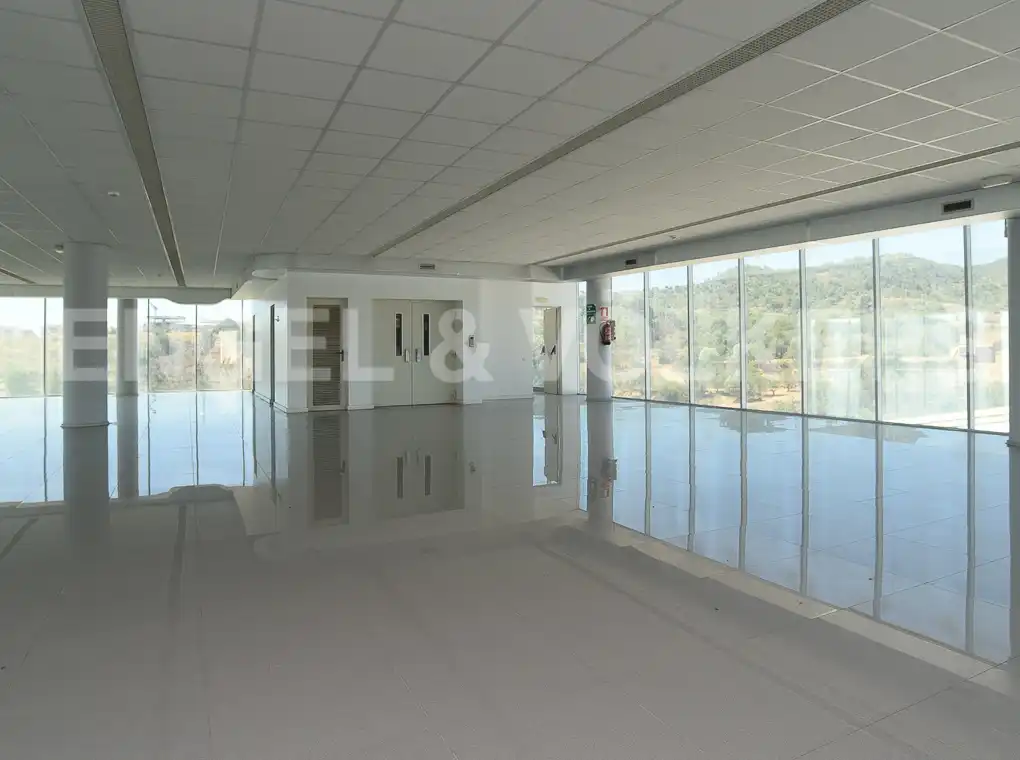 Nave industrial en venta en Sant Just Desvern