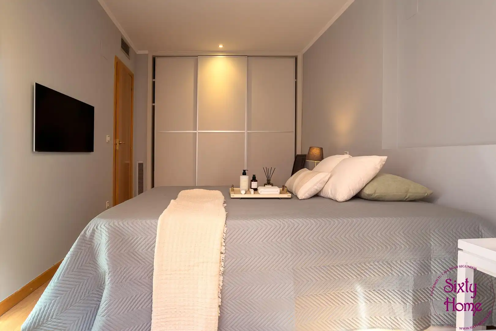 Bedroom of Flat for sale in Zaragoza  with Heating, Parquet flooring and Furnished