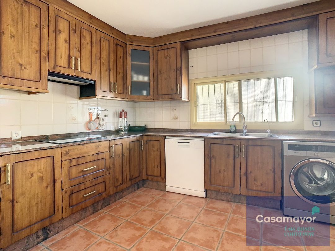 Cuina de Casa o xalet en venda en Alicante / Alacant amb Aire condicionat, Calefacció i Jardí privat