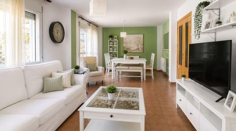 Exclusivo Chalet pareado de esquina con piscina y garaje para 4 vehículos en Parque Vallejo  Alovera