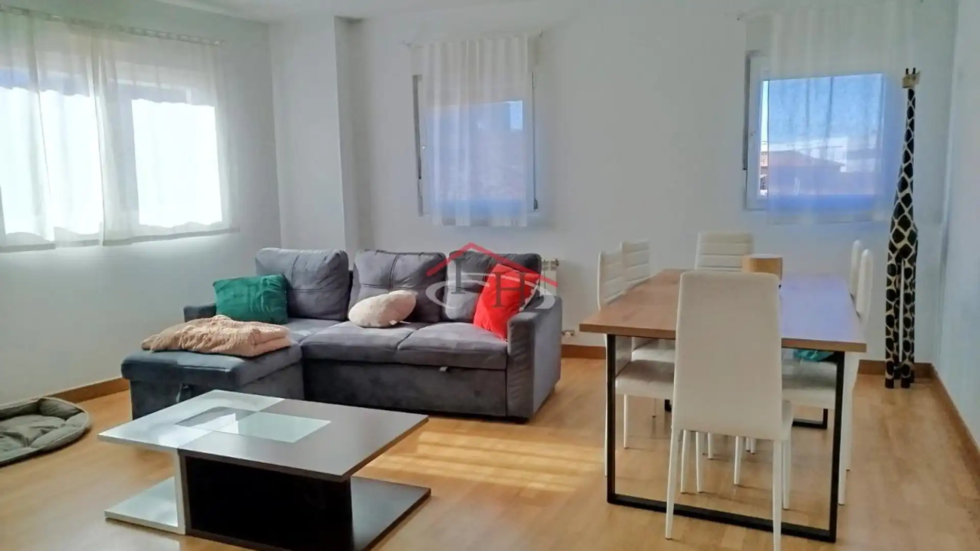 Sala d'estar de Apartament en venda en Villaquilambre amb Calefacció, Parquet i Traster