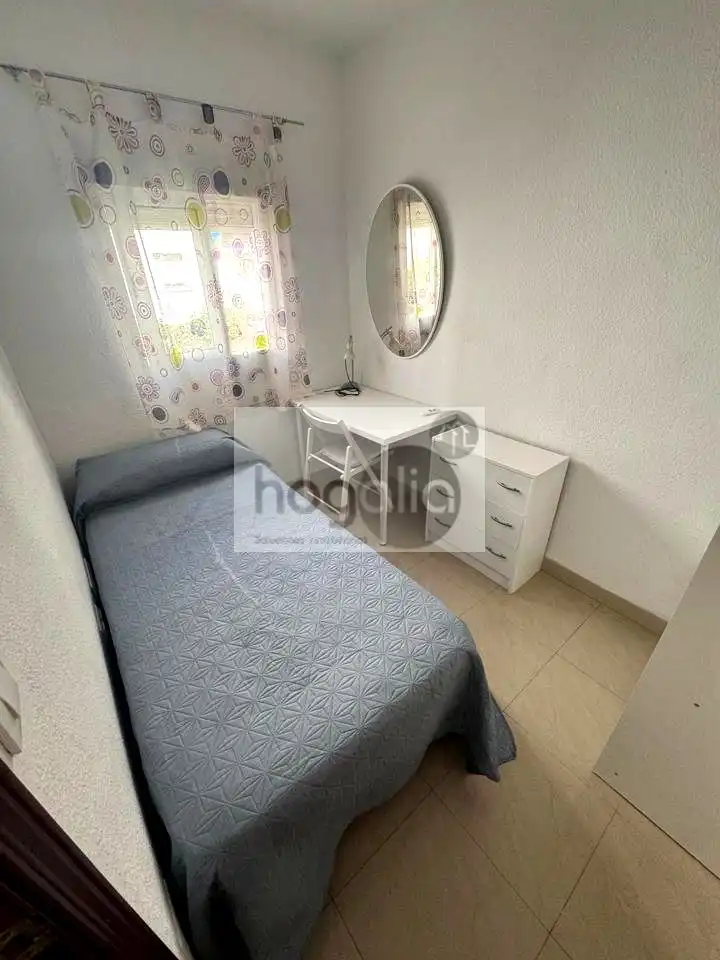 Habitación de Piso de alquiler en Sevilla con Aire acondicionado y Amueblado