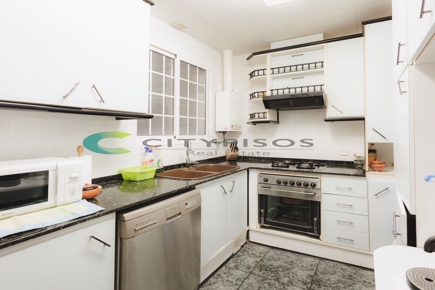Kitchen of Flat for sale in  Barcelona Capital  with Air Conditioner, Heating and Oven