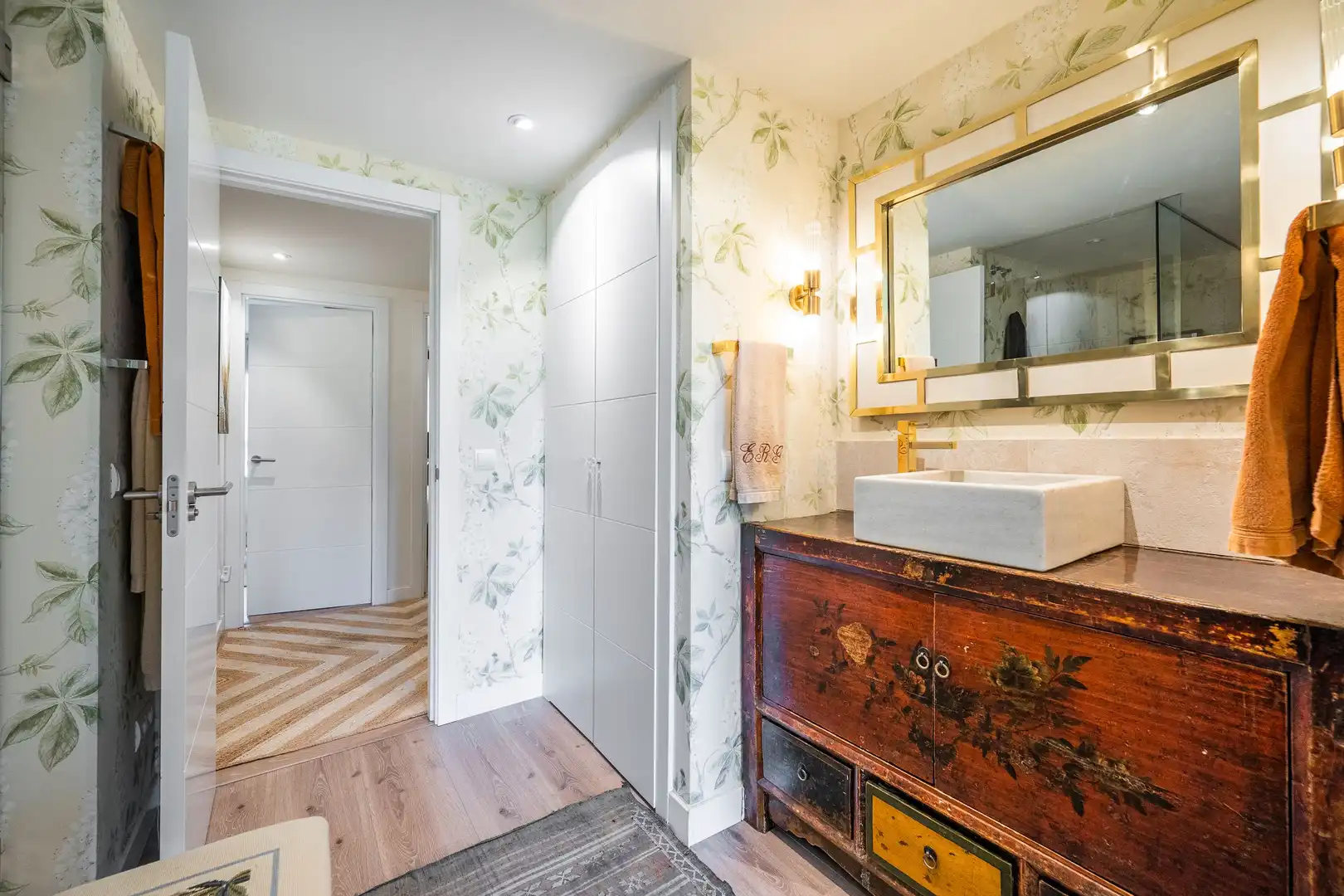 Bathroom of Flat for sale in La Moraleja  with Air Conditioner, Heating and Private garden