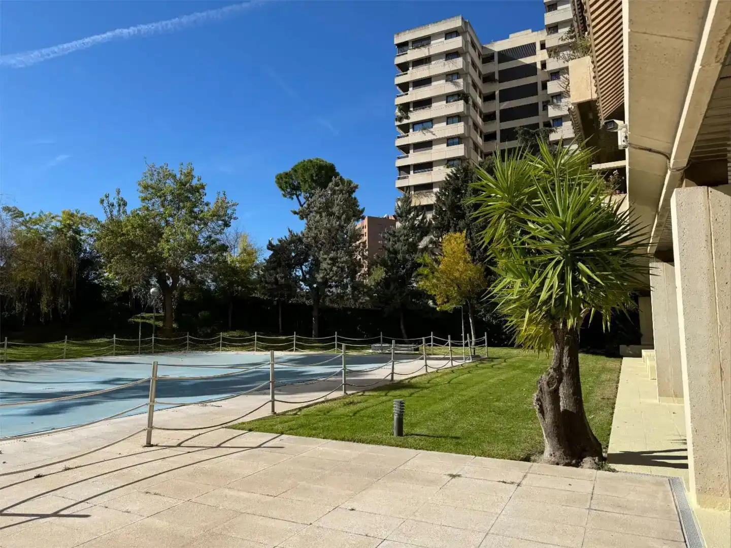 Parking de Piso de alquiler en Madrid con Aire acondicionado, Jardín privado y Parquet