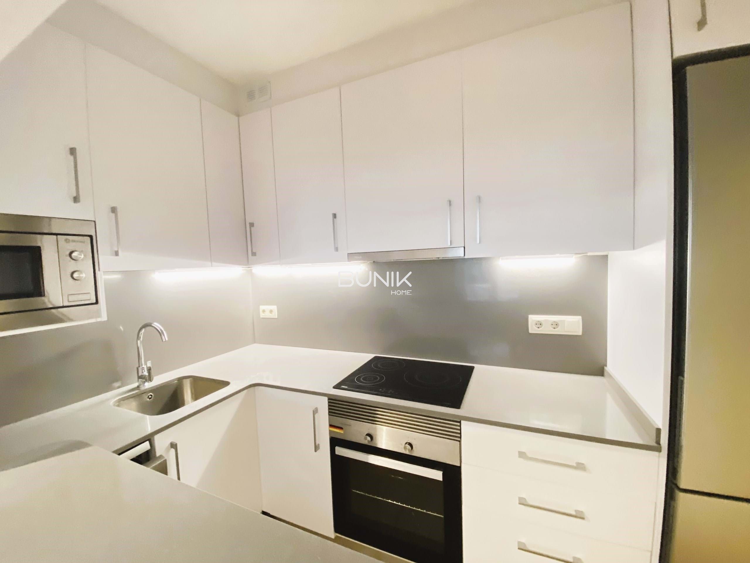 Cocina de Piso de alquiler en  Barcelona Capital con Calefacción, Amueblado y Balcón