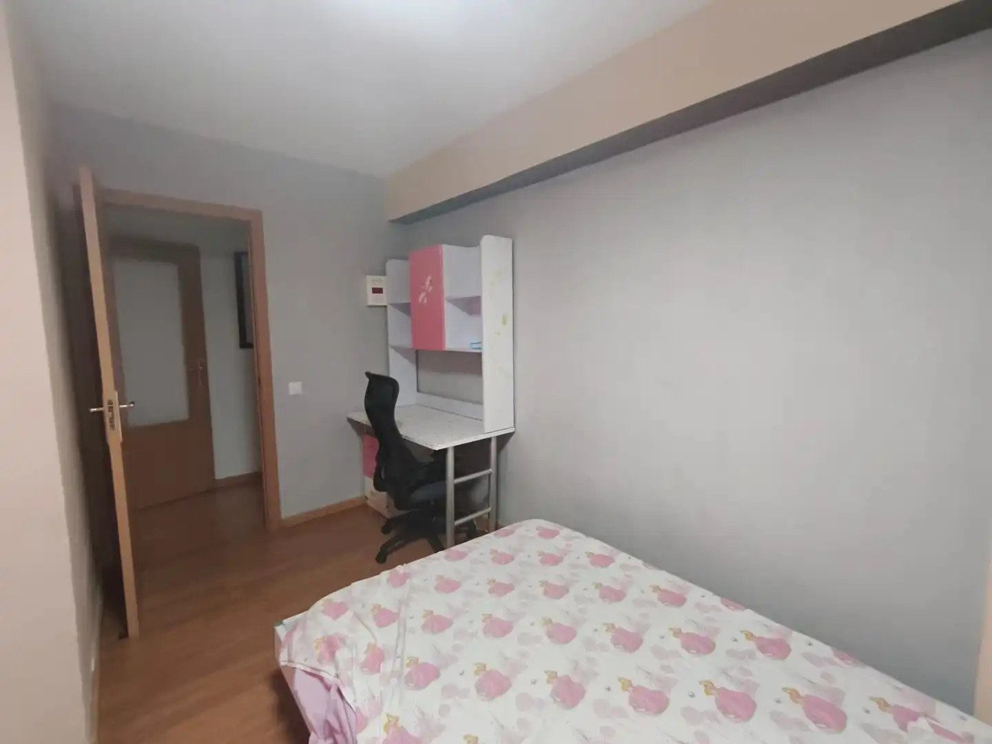 Schlafzimmer von Wohnung zum Verkauf in Burjassot mit Parkett, Ofen und Waschmaschine
